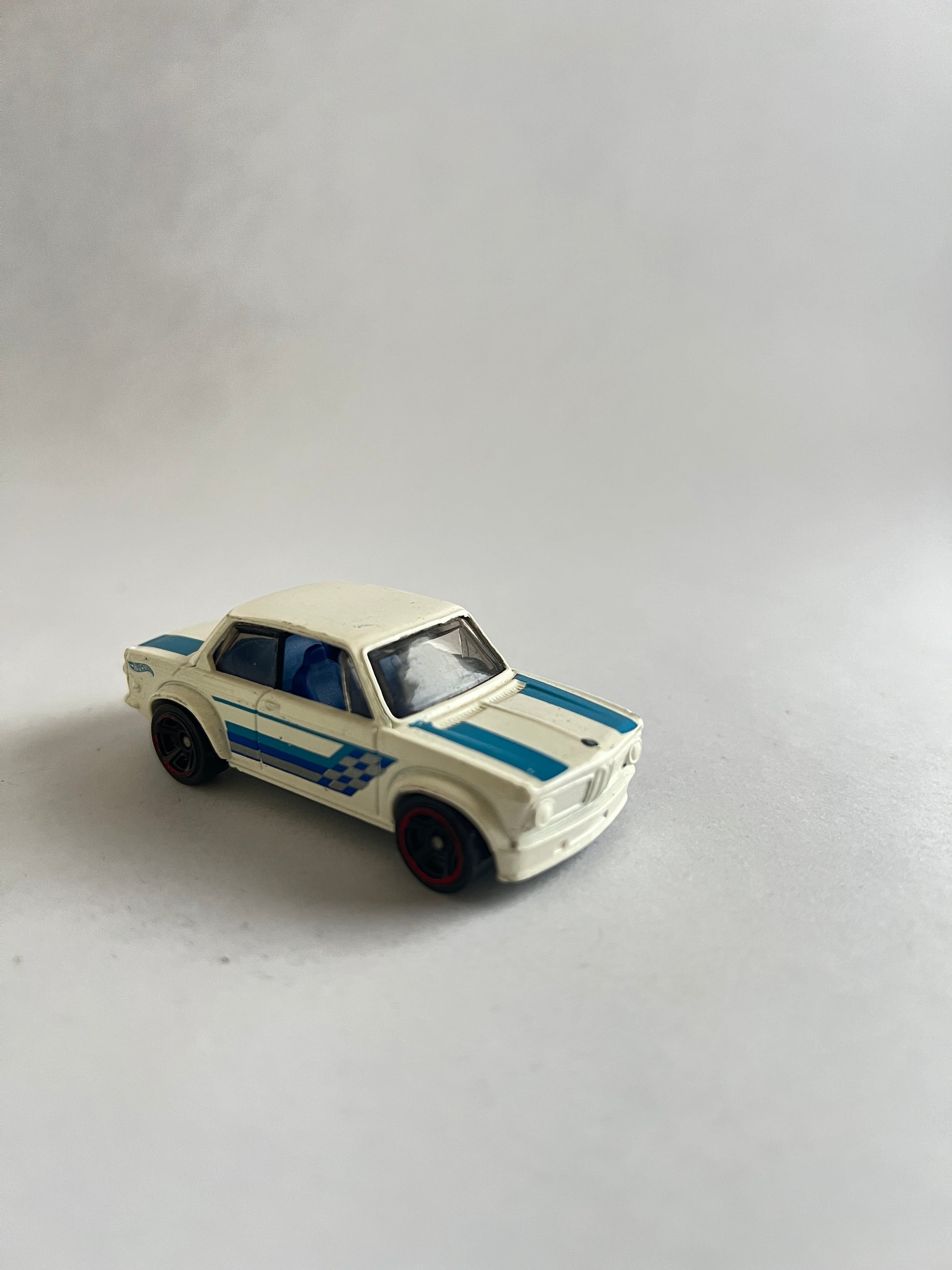 UNCARDED HW- BMW 2002 WITH PAINT ISSUES - Its Fun- Hot wheels - matchbox - diecast