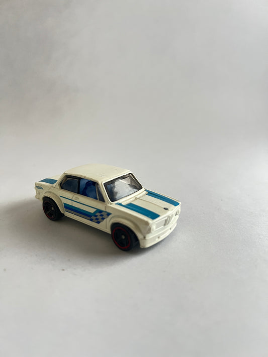 UNCARDED HW- BMW 2002 WITH PAINT ISSUES - Its Fun- Hot wheels - matchbox - diecast