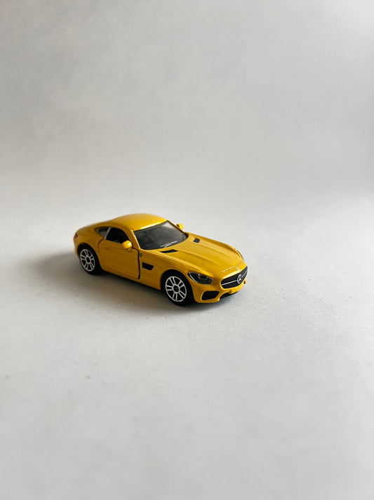 UNCARDED MAJORETTE MERCEDES AMG GT - YELLOW OPEANABLE DOOR (1 OR 2 MINOR SCRATCH) - Its Fun- Hot wheels - matchbox - diecast