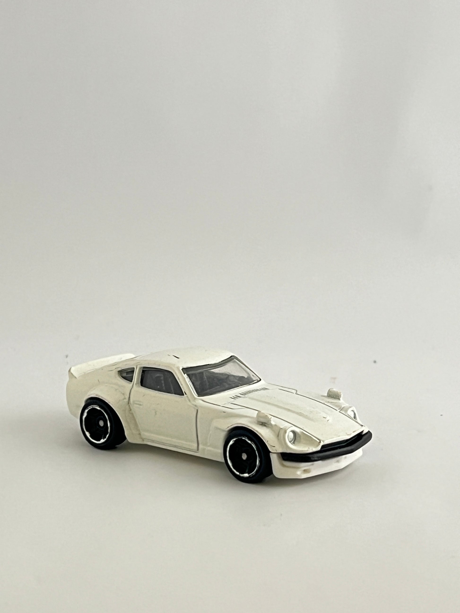 HW - CUSTOM DATSUN 240 - SCRATCHES VISIBLE - Its Fun- Hot wheels - matchbox - diecast