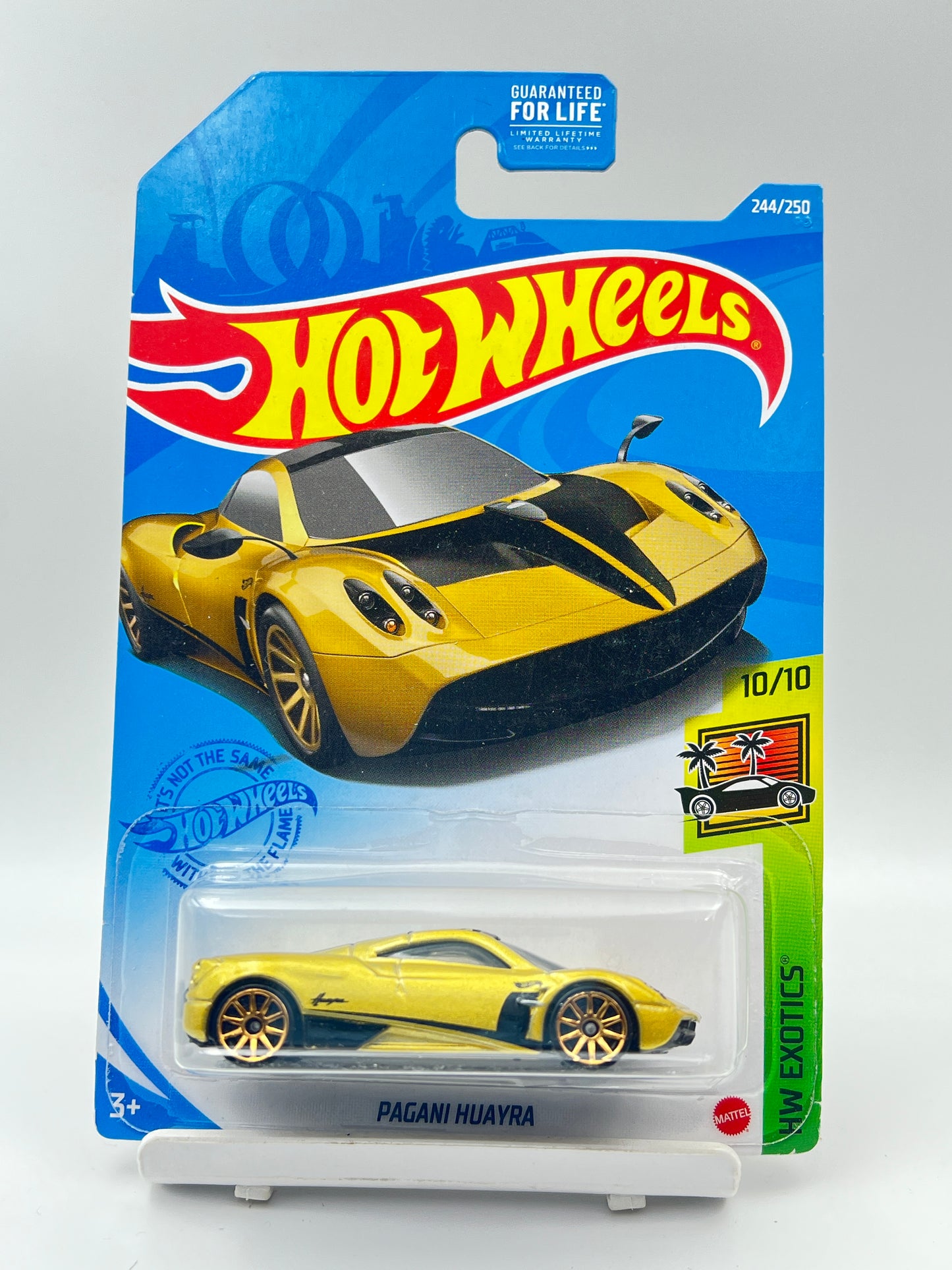 IMPORTED - HOT WHEELS -  PAGANI HUAYRA - GOLD - 6E