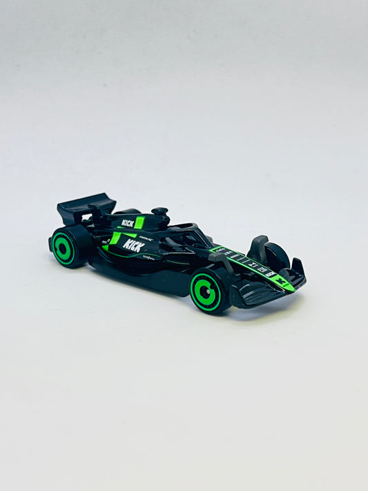 UNCARDED - HOTWHEELS F1 - KICK SAUBER F1 TEAM