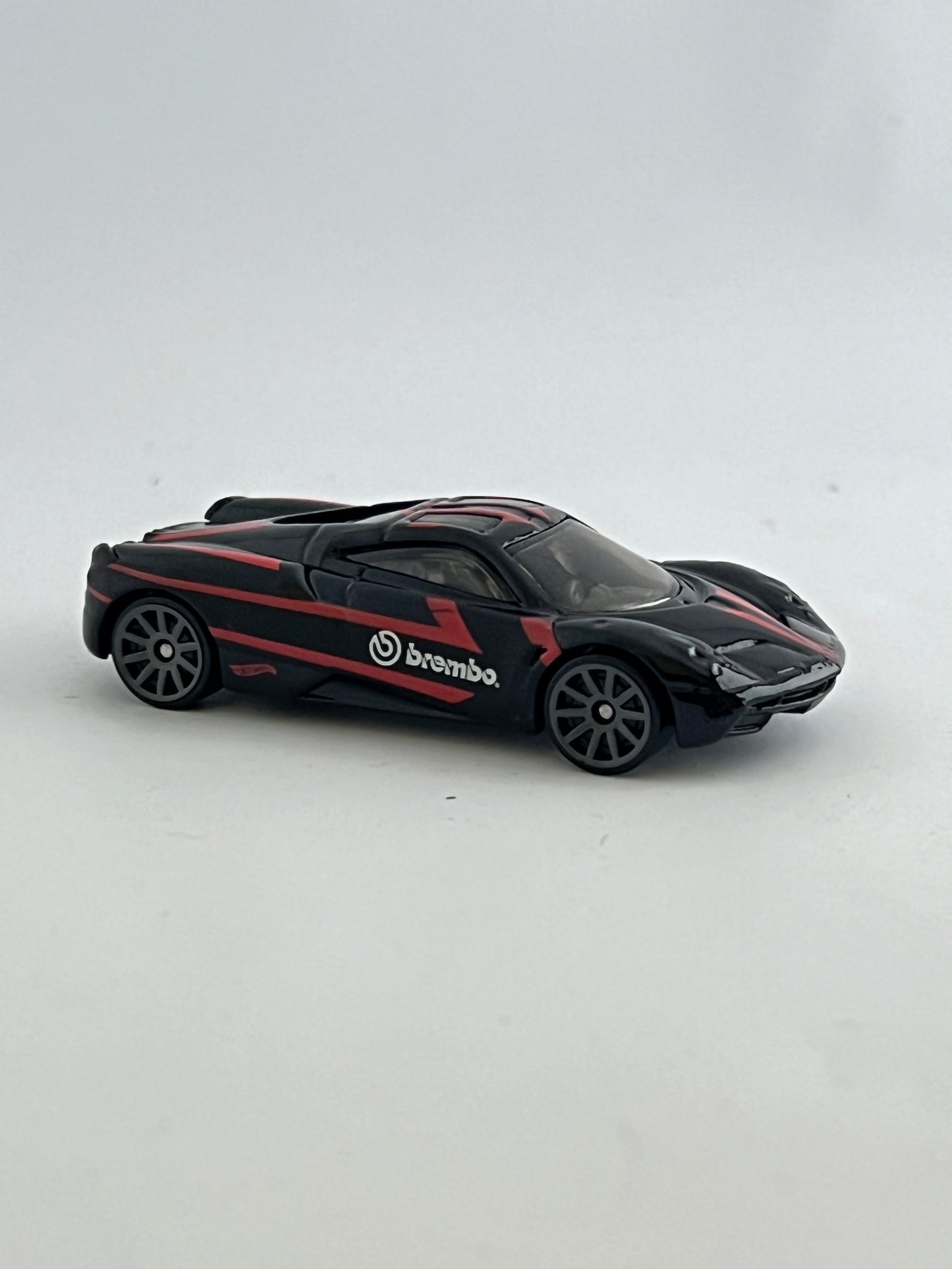 HW - PAGANI HUYARA