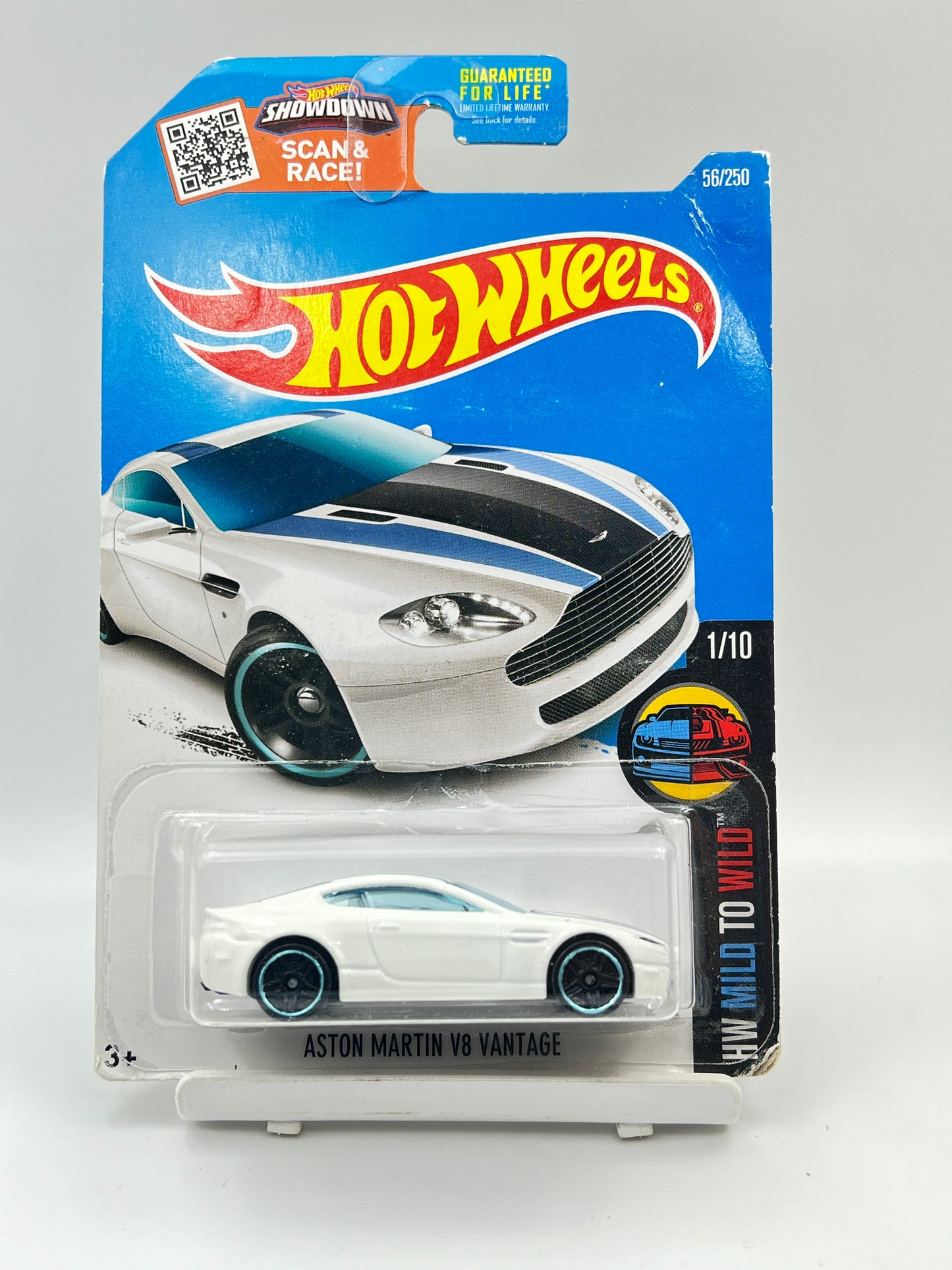 IMPORTED - HOT WHEELS -  ASTON MARTIN V8 VANTAGE - WHITE - 1A