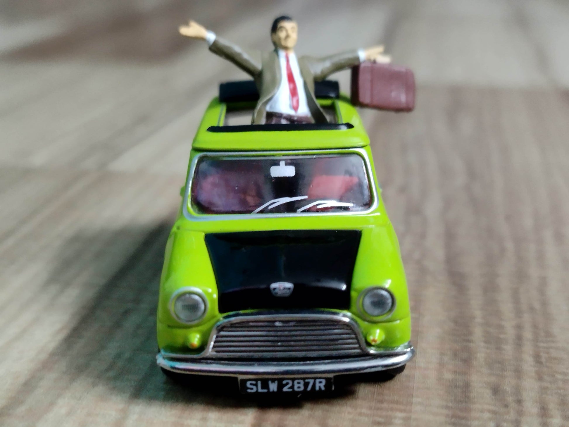 MR.BEAN CAR + FIGURINE +OPENABLE DOOR - (1:50) - Its Fun