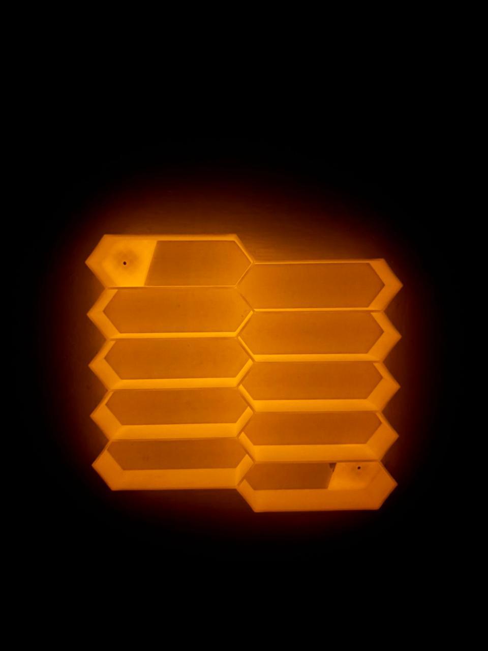 GLOW IN THE DARK - HONEYCOMB STAND - ORANGE