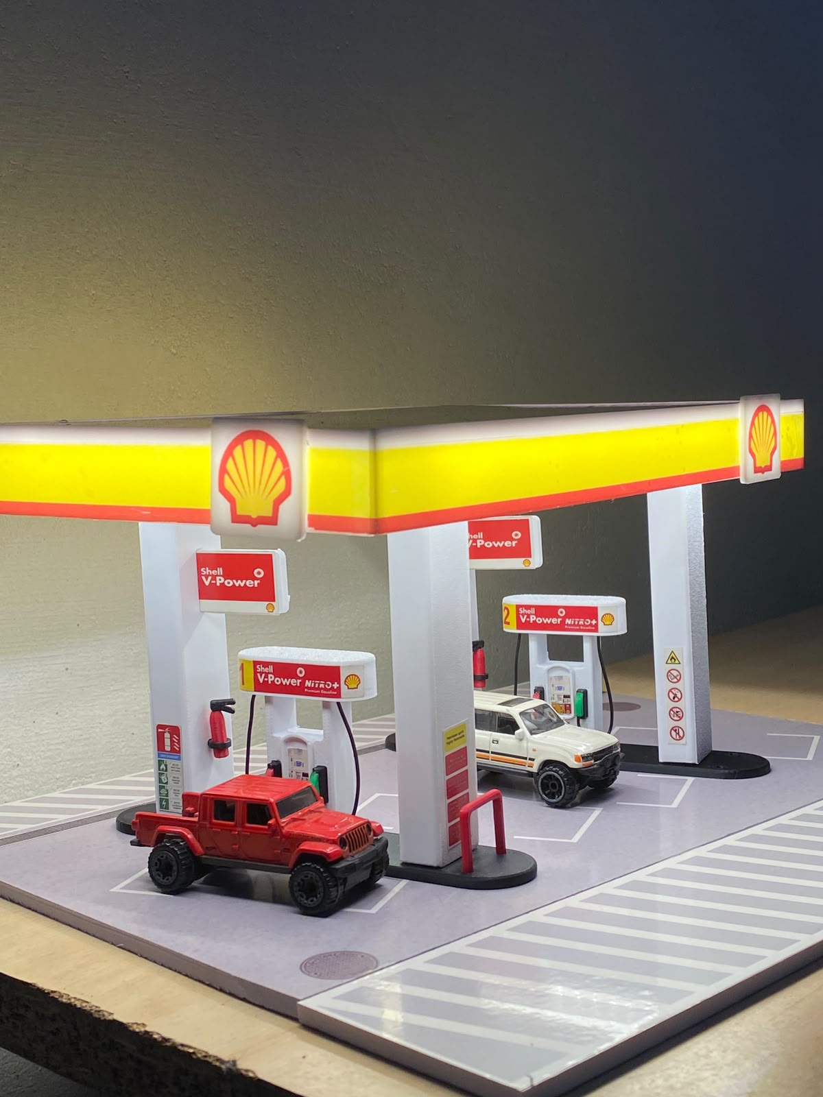 WITH LIGHTS - NEW VERSION - DIY ASSEMBLY - SHELL PETROL STATION DIAROMA