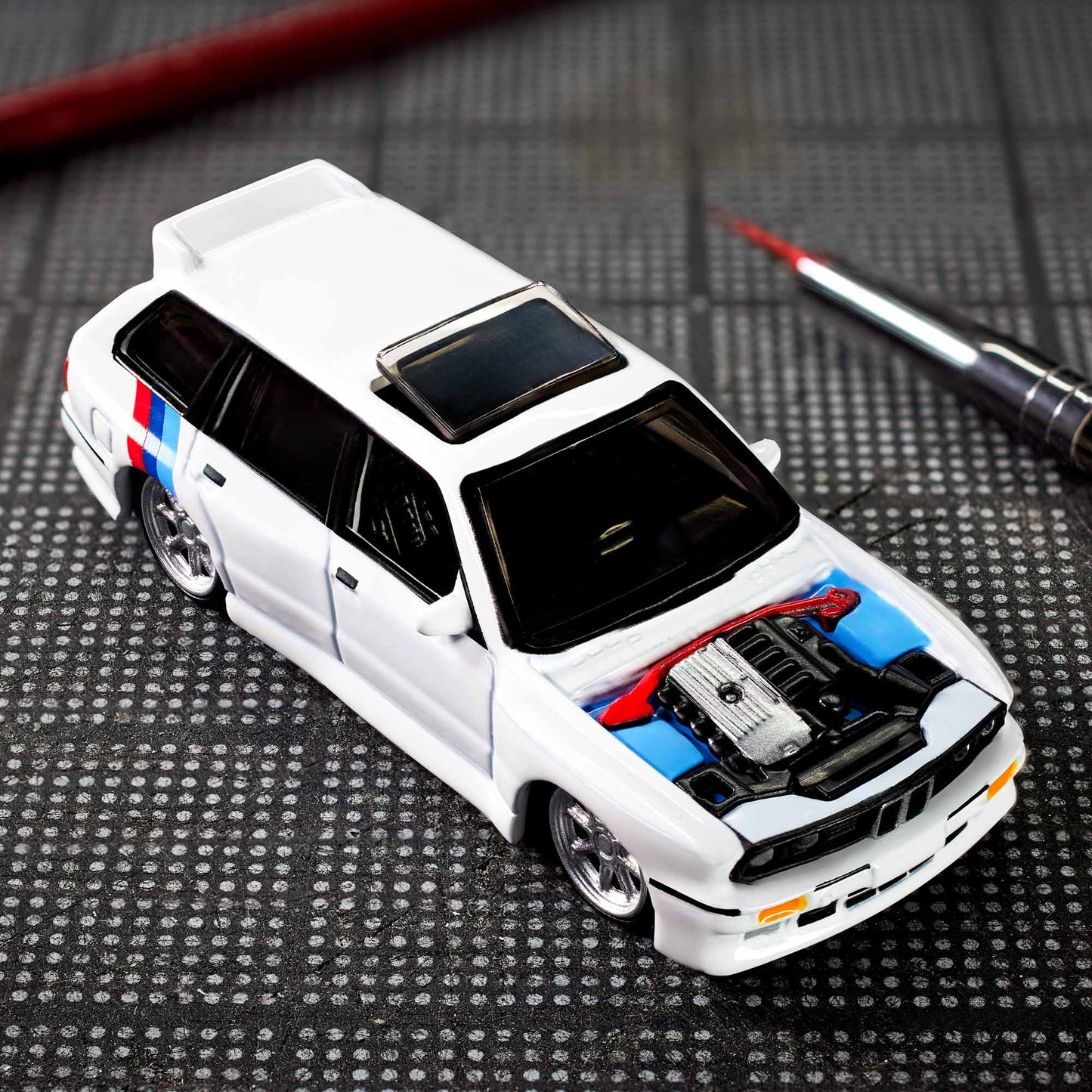 BLISTER ISSUE - HOT WHEELS ELITE64 - 1990 BMW 318i TOURING - COMES WITH PROTECTOR