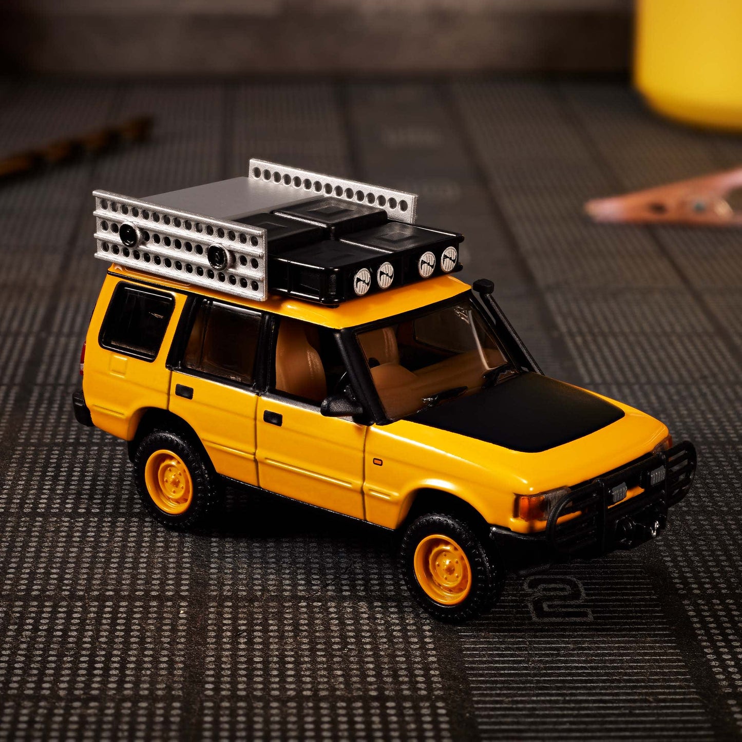 HOT WHEELS - ELITE64 - 94 LAND ROVER DISCOVERY - MOD SHOP - OUTER BOX HAVE SOFT CORNERS