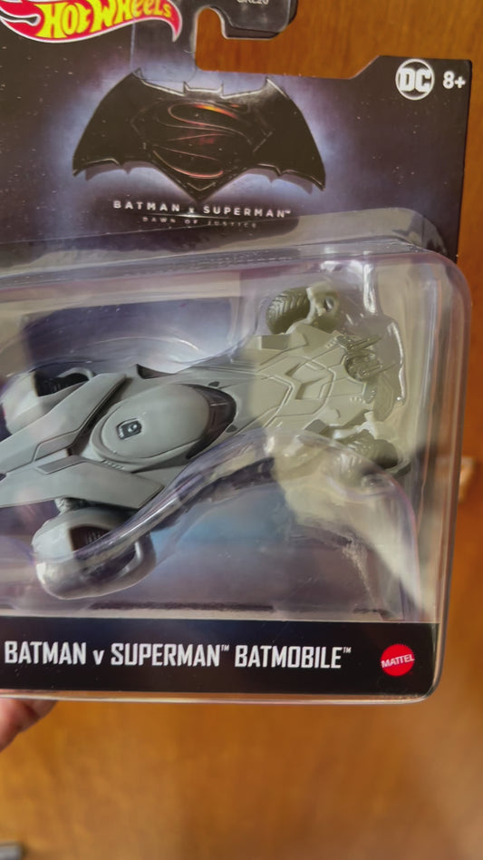 1:50 RATIO - BATMAN VS SUPERMAN BATMOBILE