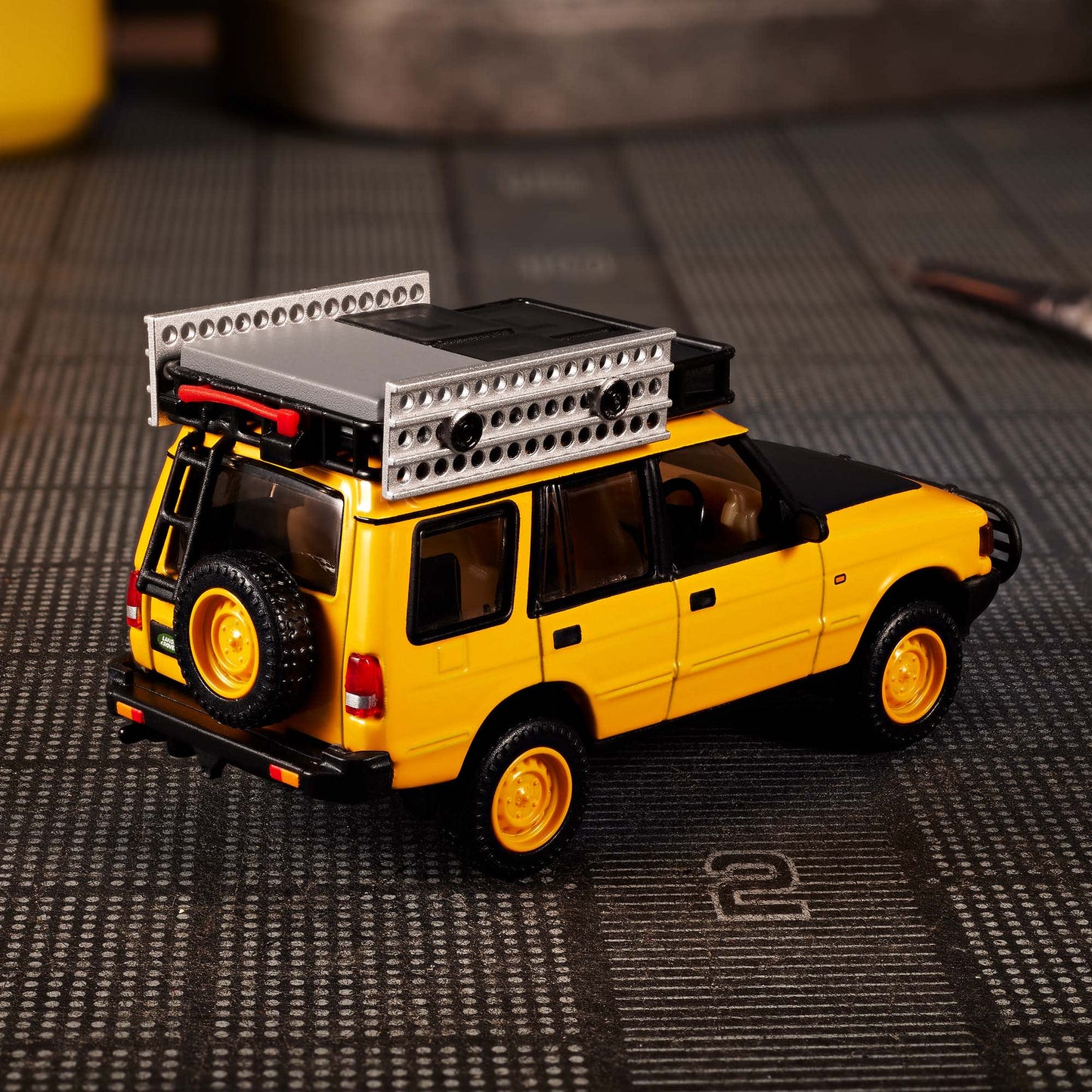 HOT WHEELS - ELITE64 - 94 LAND ROVER DISCOVERY - MOD SHOP - OUTER BOX HAVE SOFT CORNERS