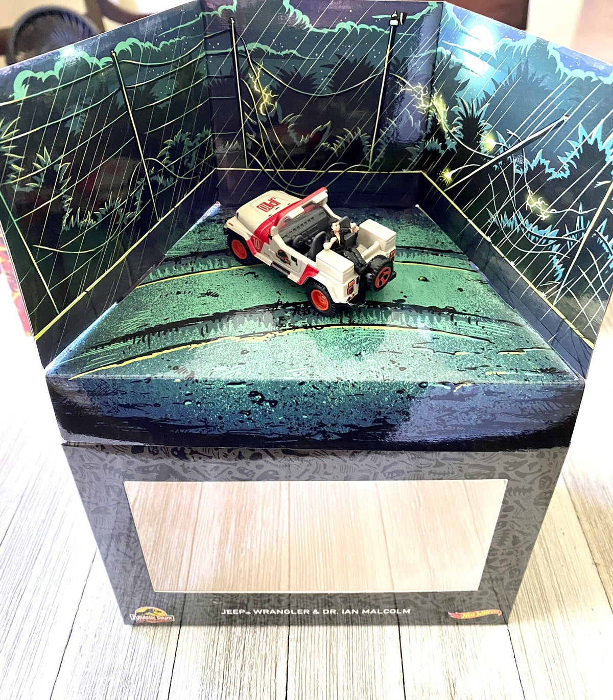 2023 SDCC EXCLUSIVE - HOT WHEELS - JURASSIC PARK 30TH ANNIVERSARY - JEEP WRANGLER WITH DR.MALCOLM - B6