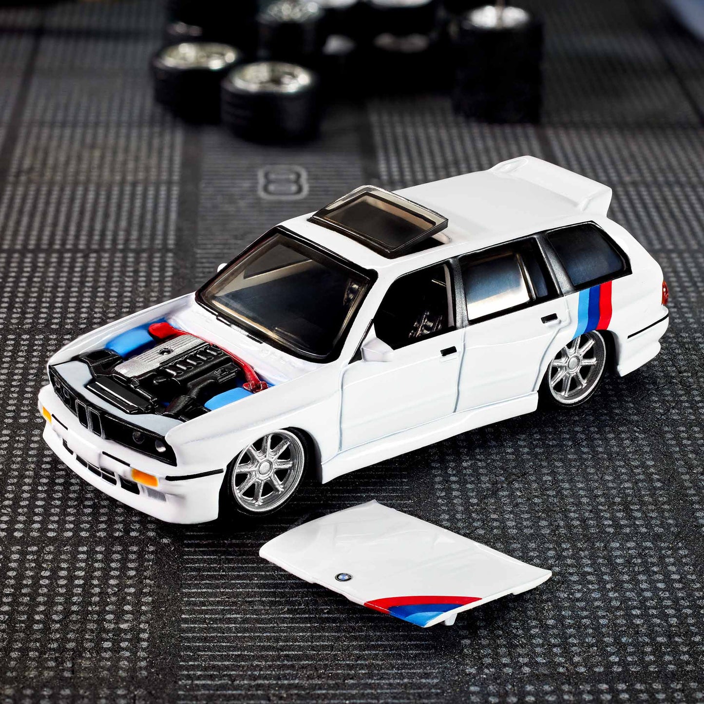 BLISTER ISSUE - HOT WHEELS ELITE64 - 1990 BMW 318i TOURING - COMES WITH PROTECTOR